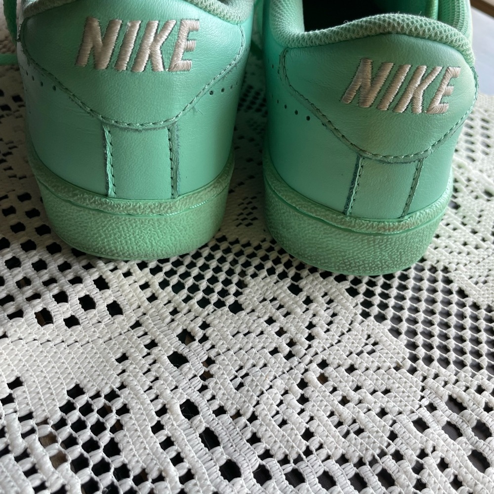 Nike Tennis Classic PRM (GS) Sneakers - Picture 6 of 9